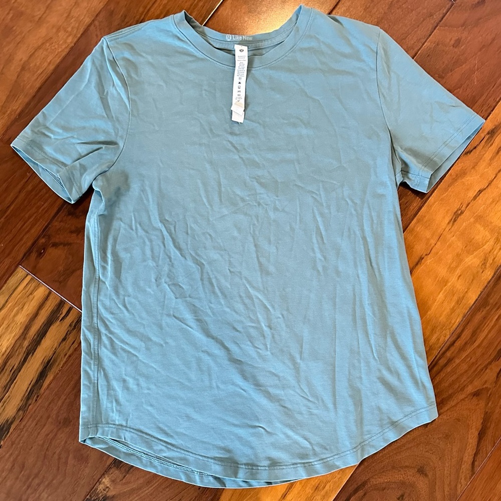 Lululemon Tee, sage green color